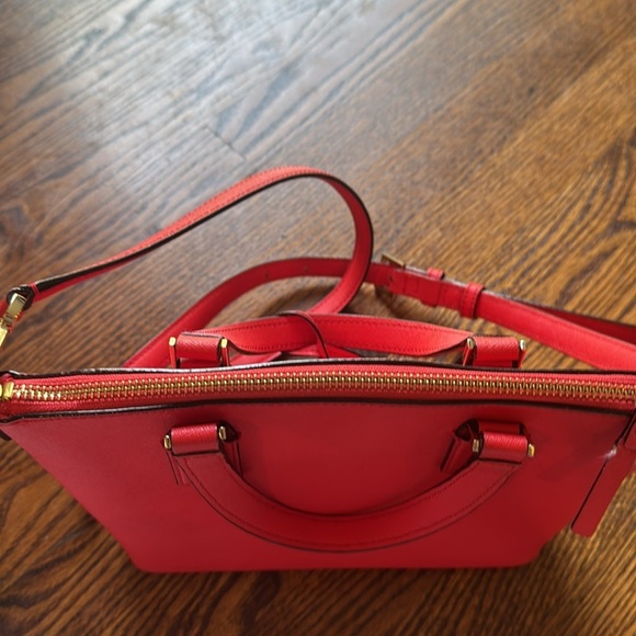 Kate Spade Crosshatch Leather Red Cameron Street Lucie Crossbody bag. Damage. - Picture 7 of 11